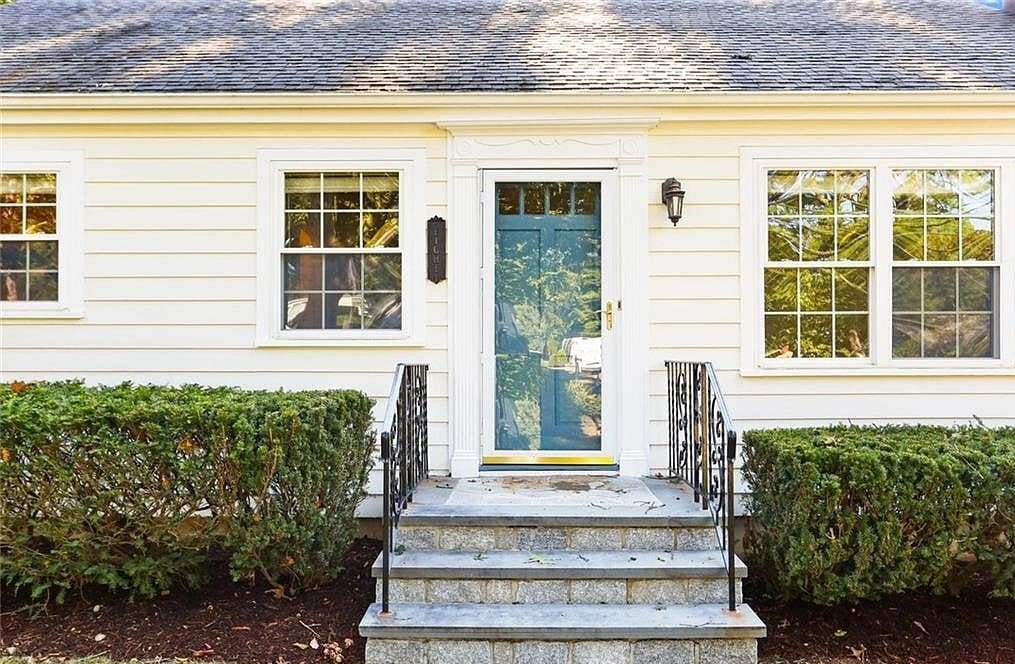 Building Photo - 8 Deerwood Ct