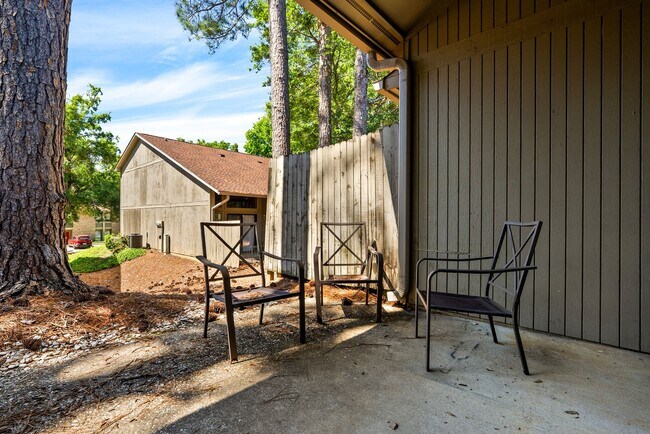 Building Photo - 1016 Stonegate Dr