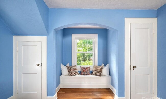 Building Photo - Asheville - Historic Charm Meets Modern Living!