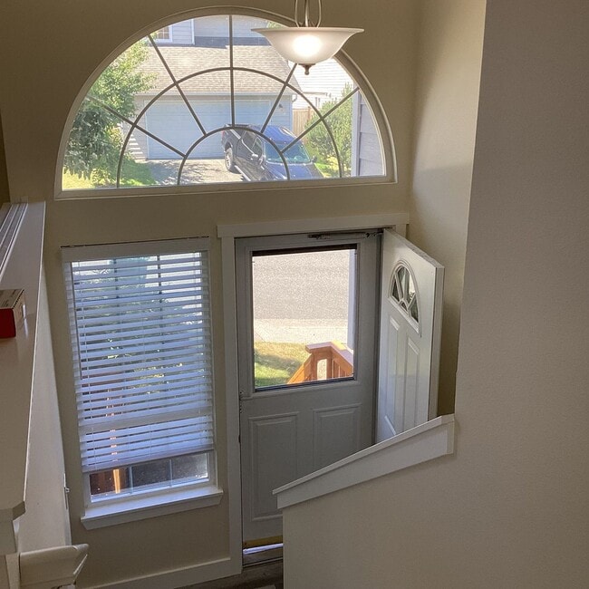 Building Photo - Beautifully Updated 4-Bedroom Home in Soug...