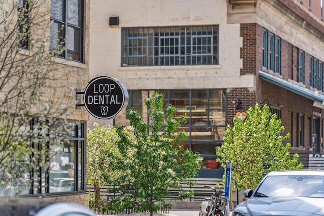 Building Photo - 401 N 2nd St