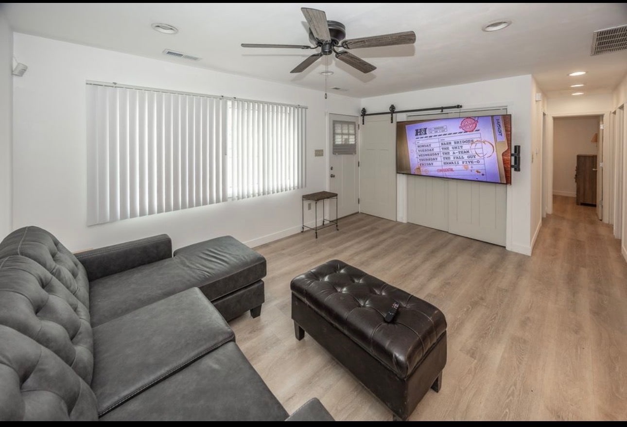 Building Photo - 2006 Randall Rd