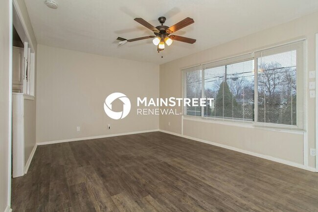 Building Photo - 3 Bedroom Pet-Friendly Home in LOUISVILLE,...