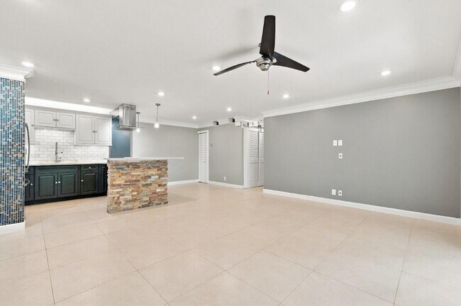 Building Photo - 3017 N Oakland Forest Dr