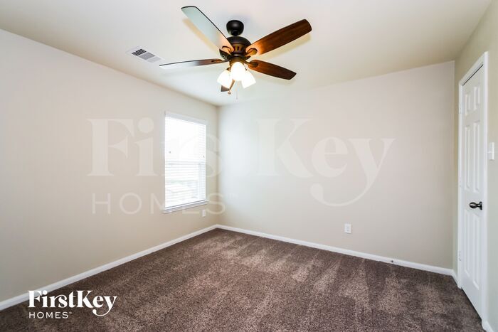 Building Photo - 32711 Oak Heights Ln