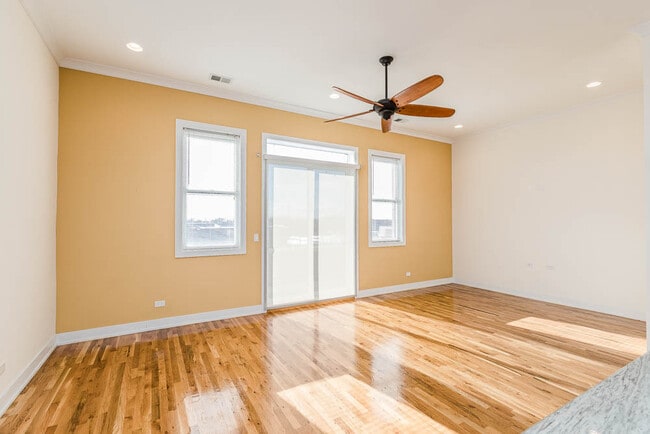 Building Photo - 4808 N Spaulding Ave