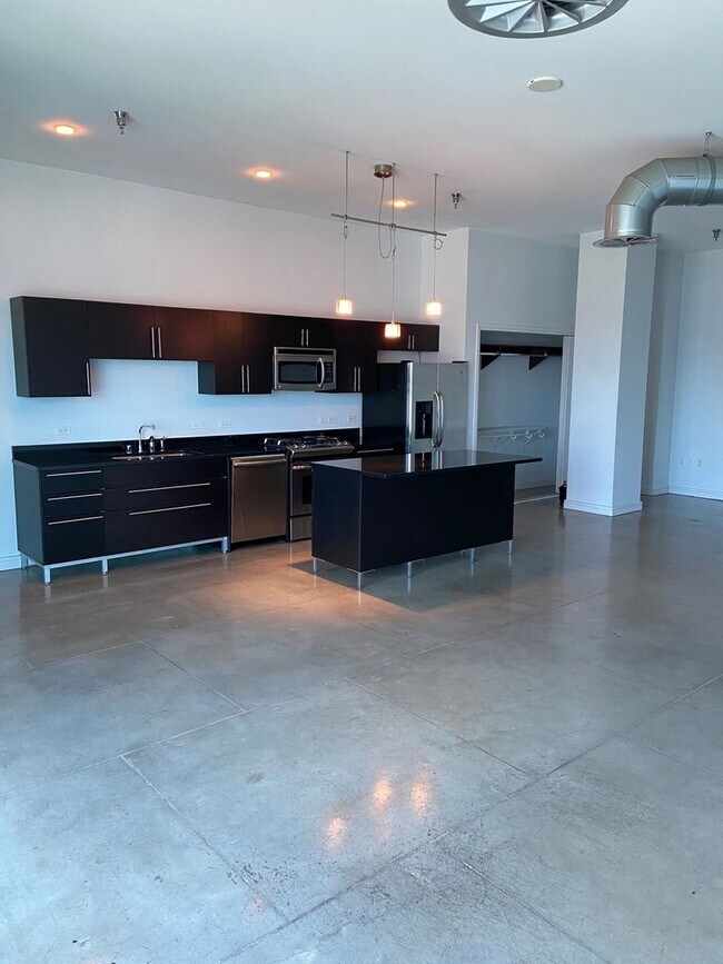 Building Photo - Downtown loft-living at its best - unfurnished loft