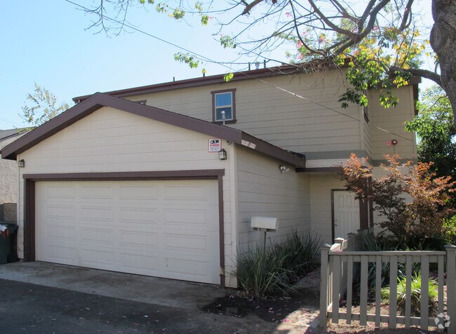 Building Photo - 865-871 Wright Ave