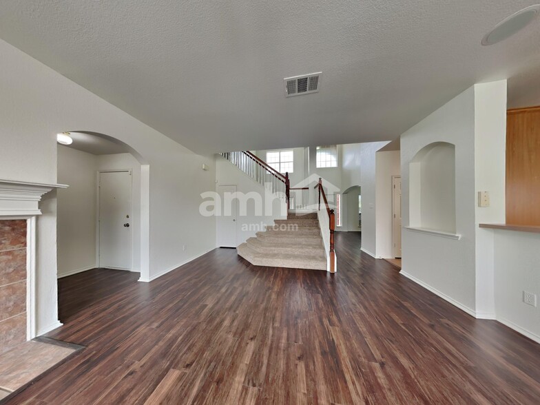 Building Photo - 4724 Ocean Dr
