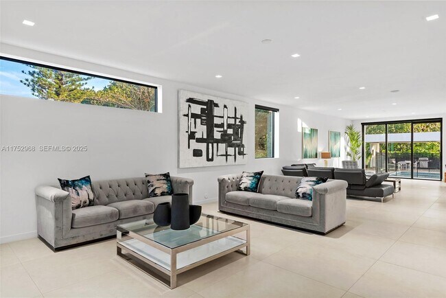 Building Photo - 2572 NE 182nd Terrace