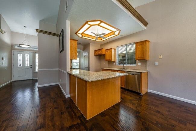 Building Photo - 5857 W Millbrae Ave