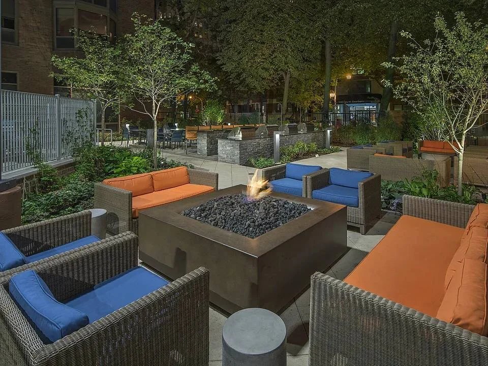 Building Photo - 1184 N Dearborn St