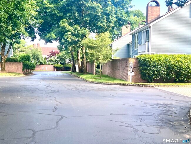 Building Photo - 32 Regents Pk