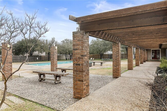 Building Photo - 1901 Holleman Dr W