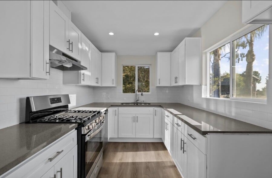 Building Photo - 1881 Verdugo Loma Dr