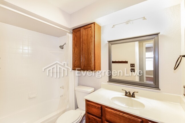 Building Photo - 2020 Sunflower St