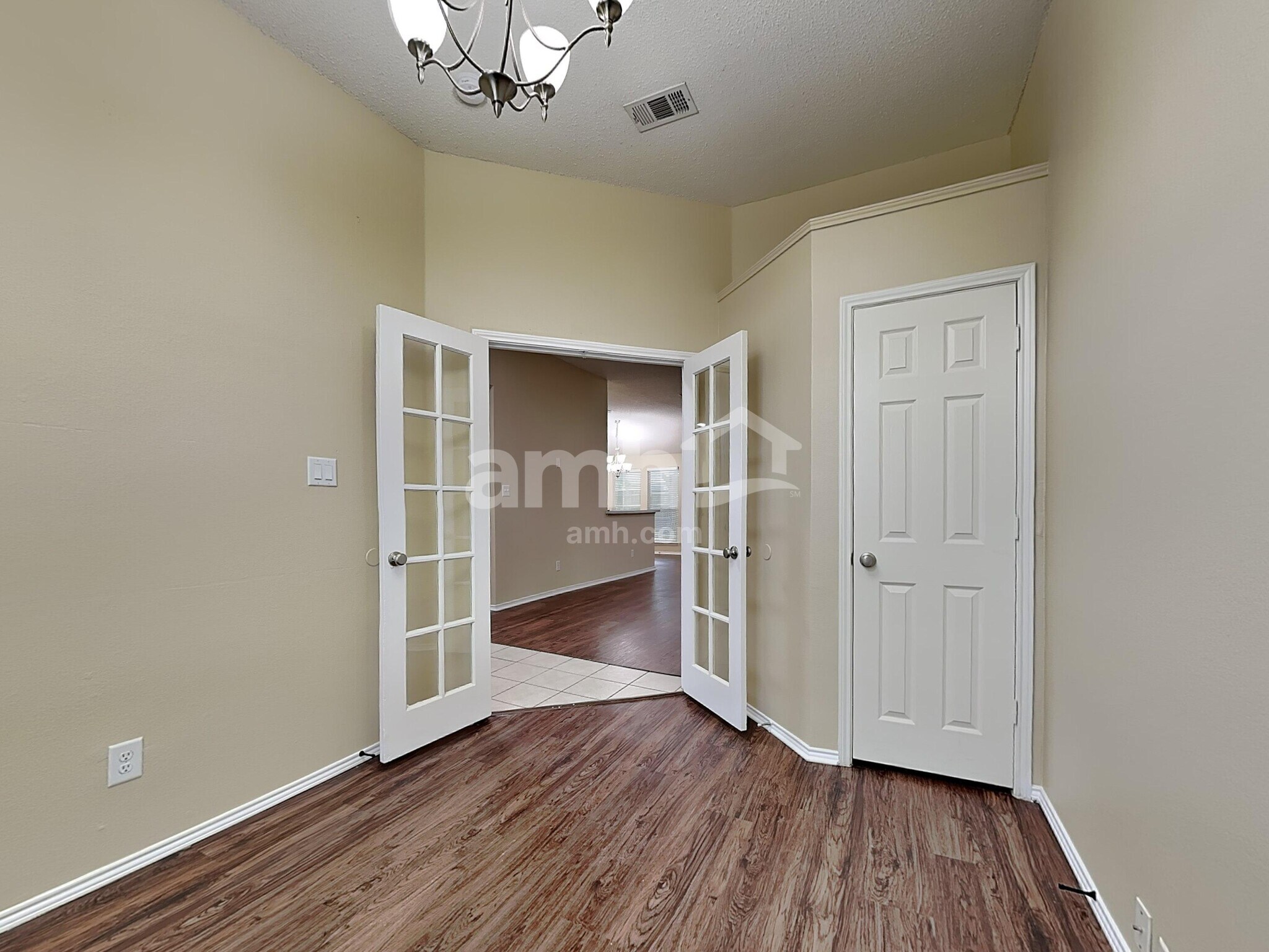 Building Photo - 223 Dartmouth Dr