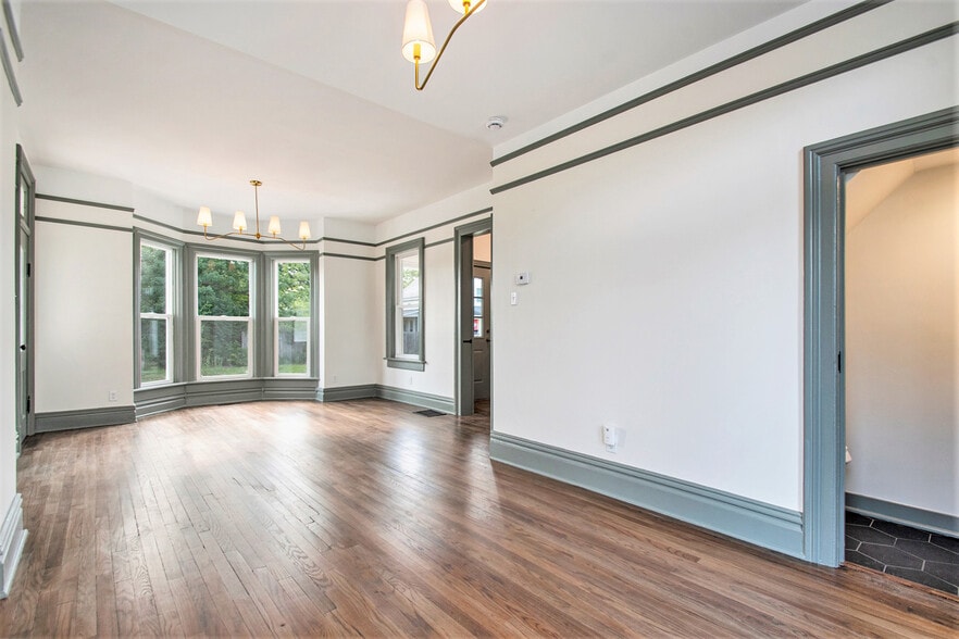 Primary Photo - 523 W Marion St