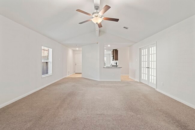 Building Photo - 15231 Central Lakes Dr