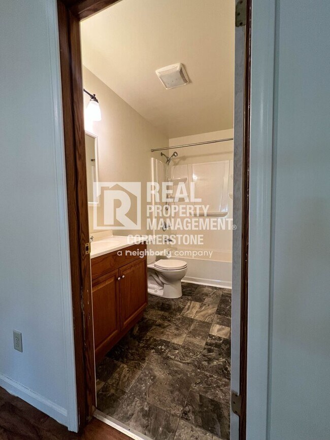 Building Photo - Charming 2-Bedroom Home with Spacious Yard