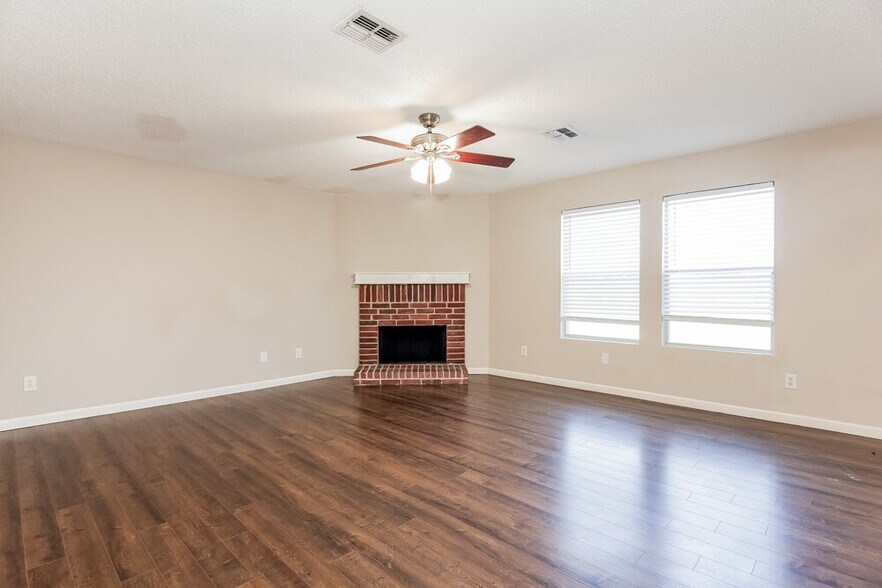 Building Photo - 2316 Graystone Dr