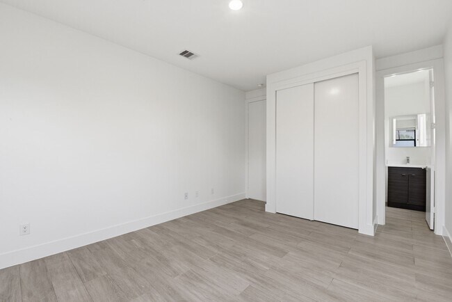 Building Photo - 1530 Primrose St