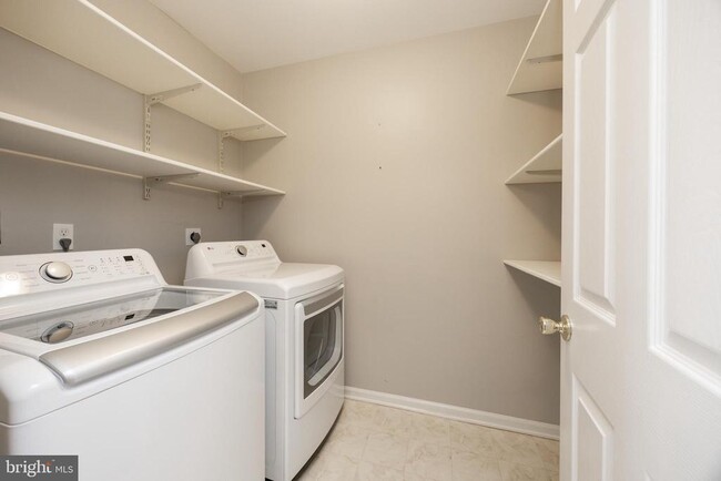 Building Photo - 247 Prince William Way