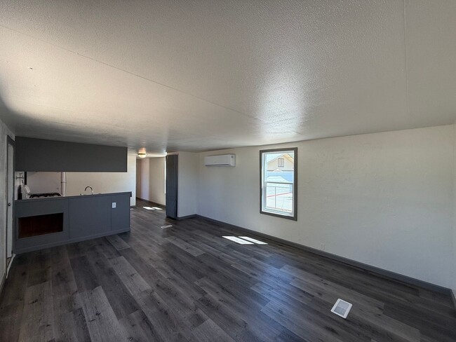 Building Photo - 3 Bedroom 2 Bathroom Mobile Home