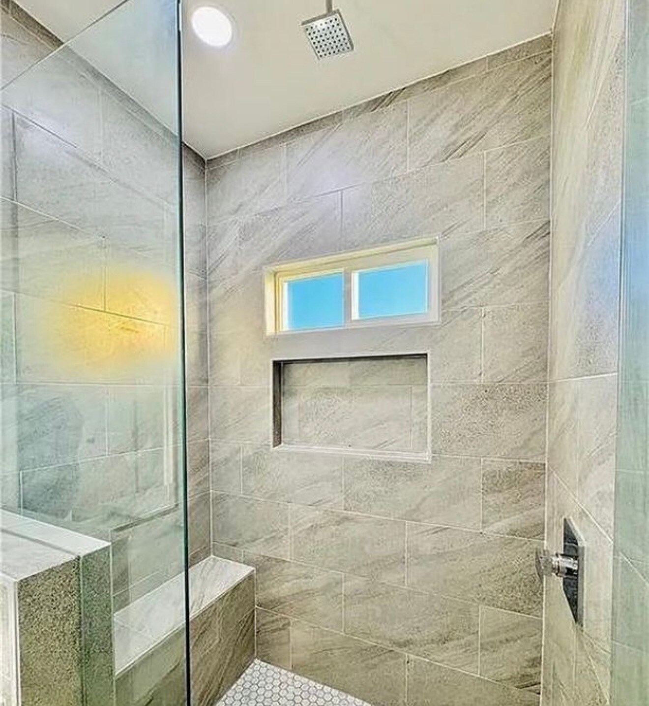 Building Photo - 2304 E Tamarindo Ave