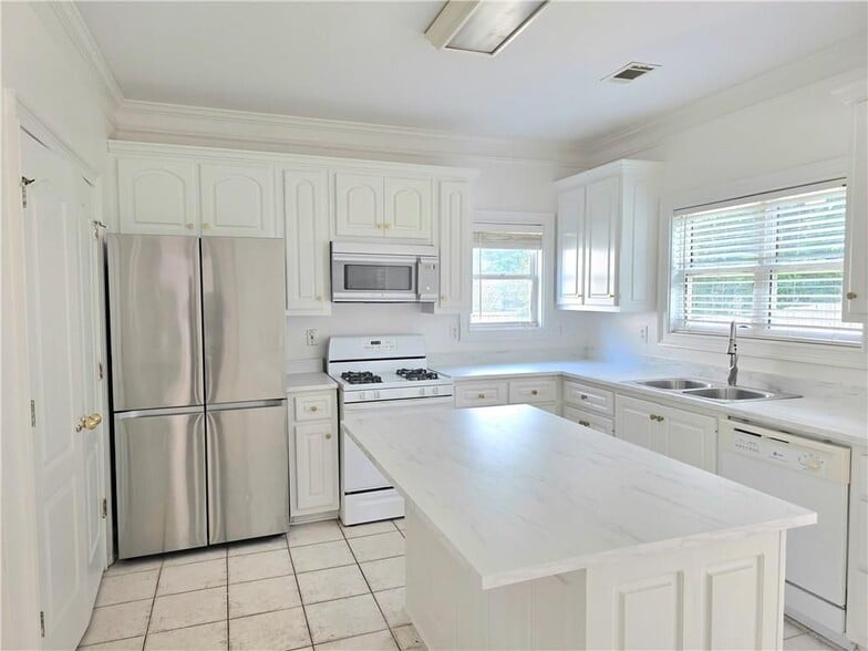 Building Photo - 3385 Wellbrook Dr