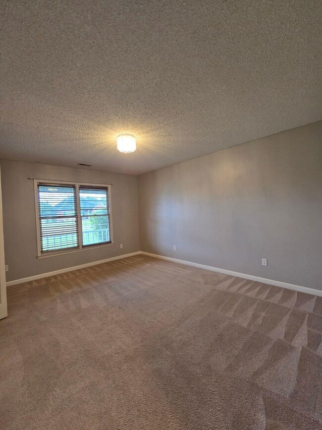Building Photo - 2660 Nicholson Dr