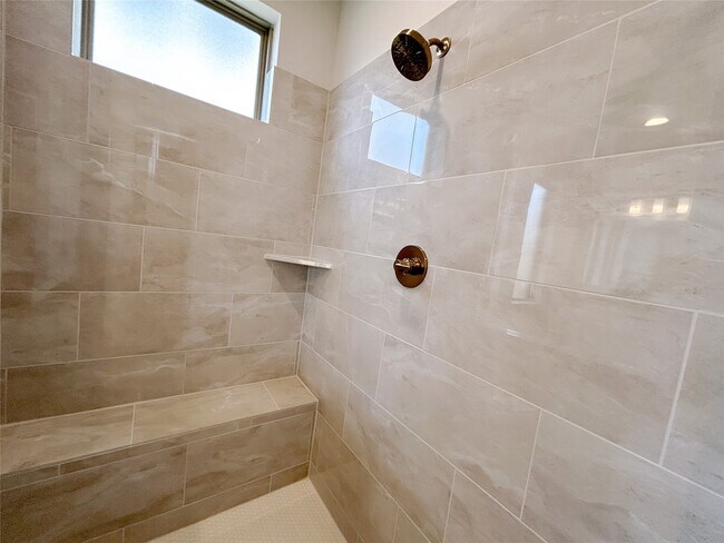 Building Photo - 5406 Holly Holw Ln