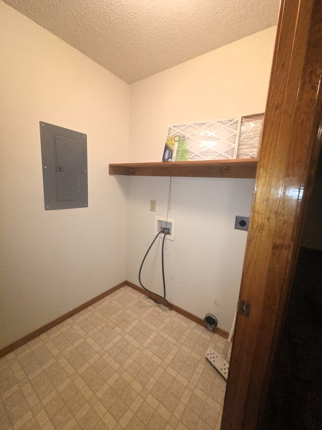 Building Photo - 2060 E Belmont St