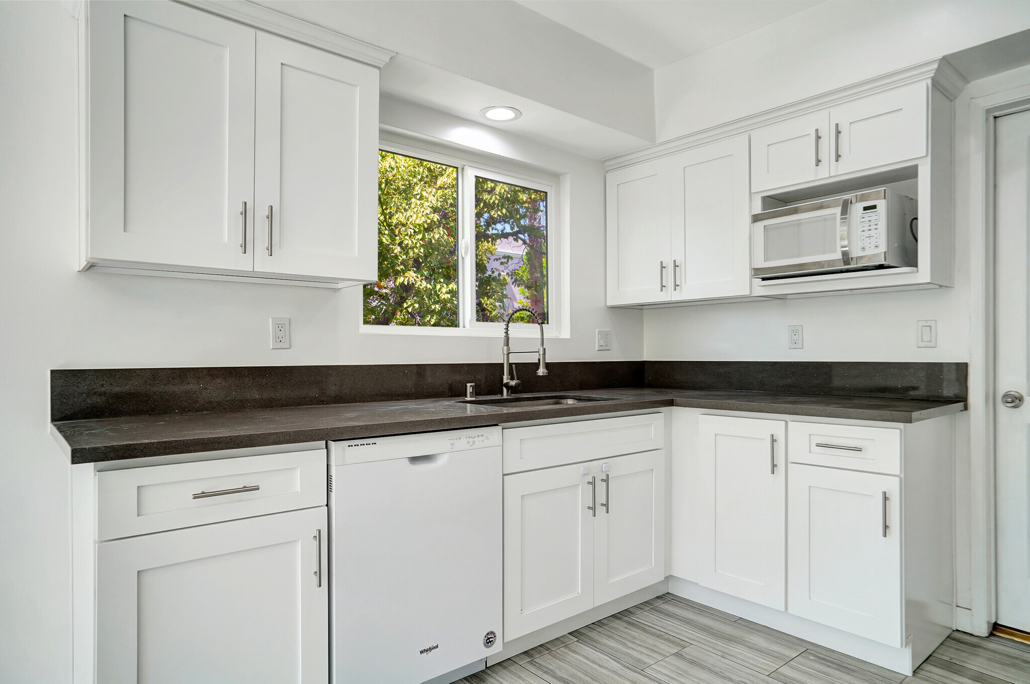 Building Photo - 10823 Camarillo St