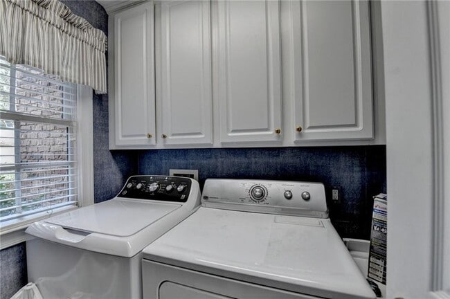 Building Photo - 355 Laurel Oak Dr