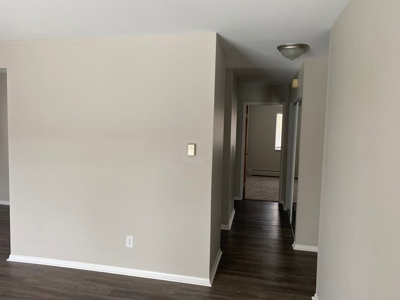 Building Photo - 229 Collingwood Dr
