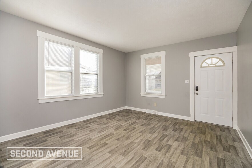 Building Photo - 1806 Sundale Ave