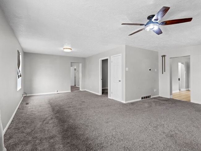 Building Photo - 106 N Mountain Rd