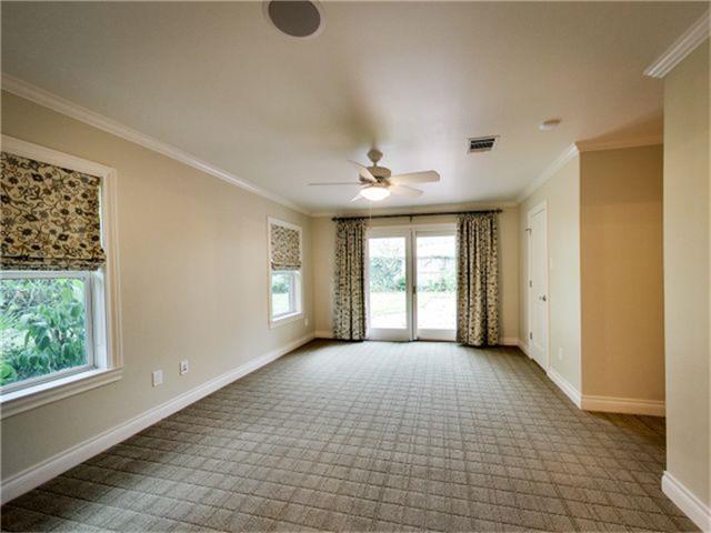 Building Photo - 4517 Tonawanda Dr