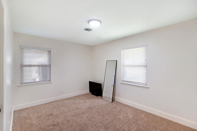 Building Photo - 1839 Sedona Ln