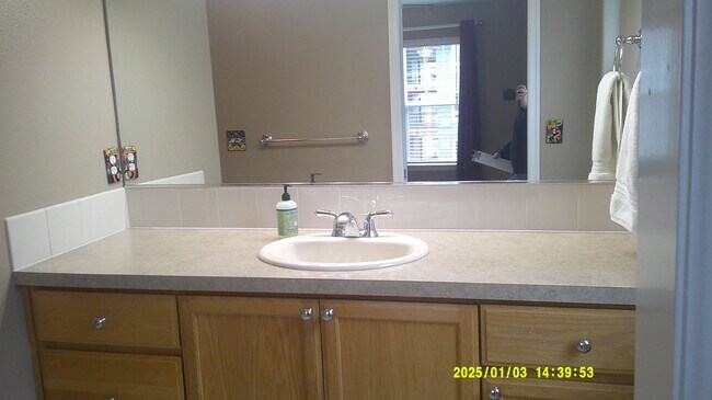 Building Photo - 3353 SE Midvale Dr