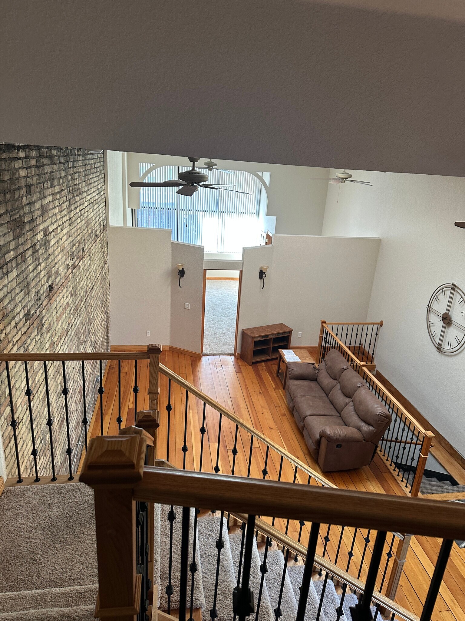 Building Photo - 419 E Grand Ave