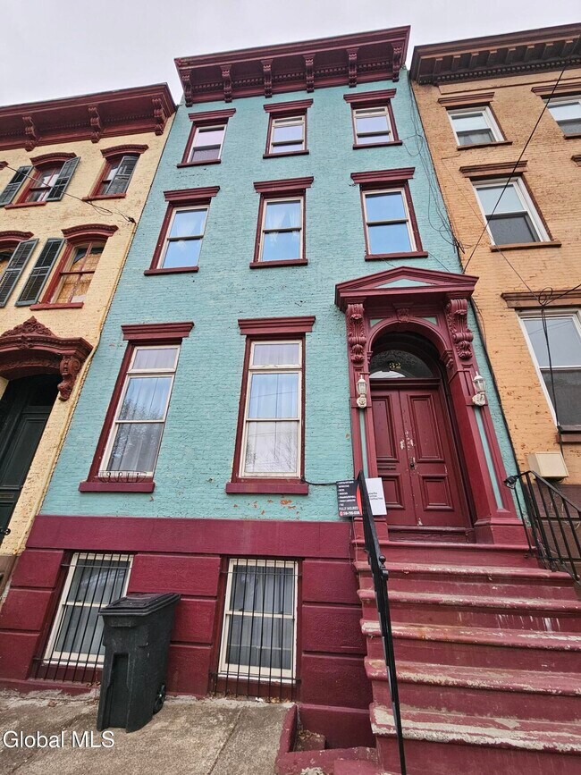 Building Photo - 32 1st St