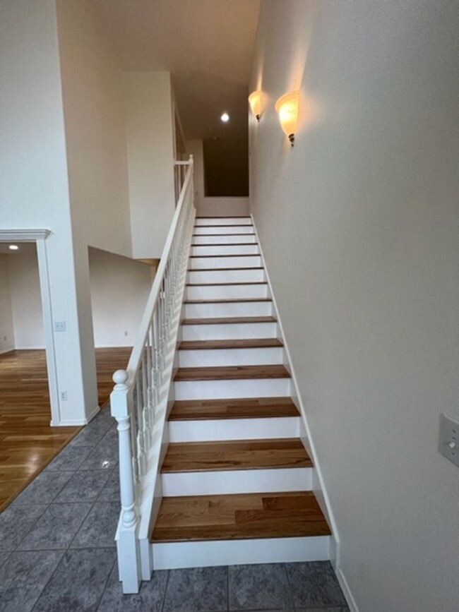 Building Photo - Beautiful 4 Bedroom Eagle River Home!