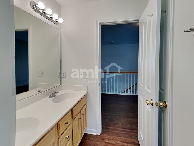 Building Photo - 4504 Sandtyn Dr