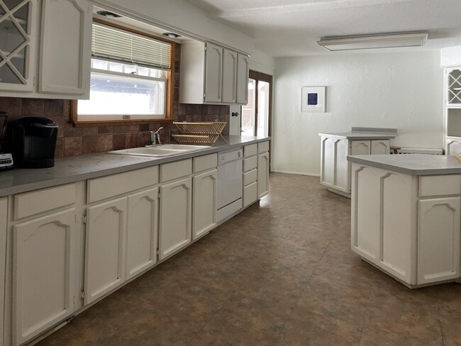 Building Photo - 58 Pine Del Dr