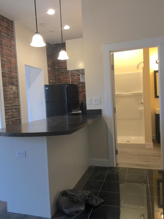 Building Photo - 368 Central St