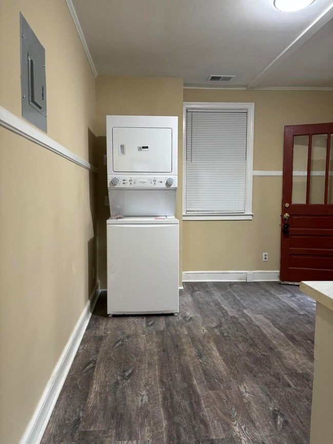 Building Photo - 901 Miller Rd