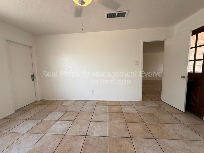 Building Photo - 3926 W Bethany Home Rd