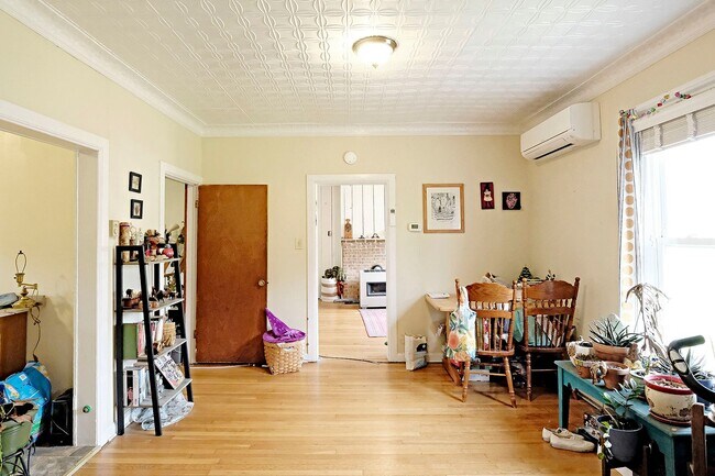Building Photo - Pet-Friendly Woolen Mills Home Near Local Favorites